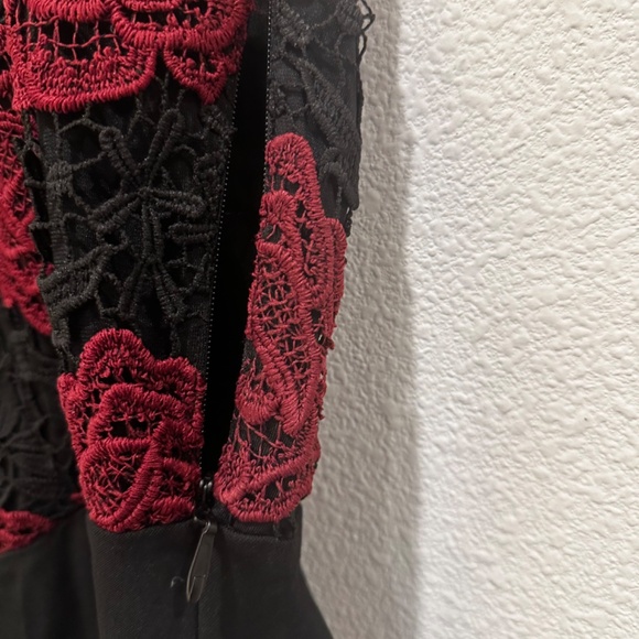 Black and red elegant top - Picture 2 of 5